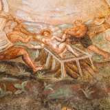 Quelli pi� antichi in realt� non sono riconoscibili, mentre quelli del XVII secolo rivelano diverse figure religiose. Distinguiamo quindi la scena del martirio di San Lorenzo...